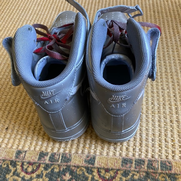 Nike - Picture 3 of 6